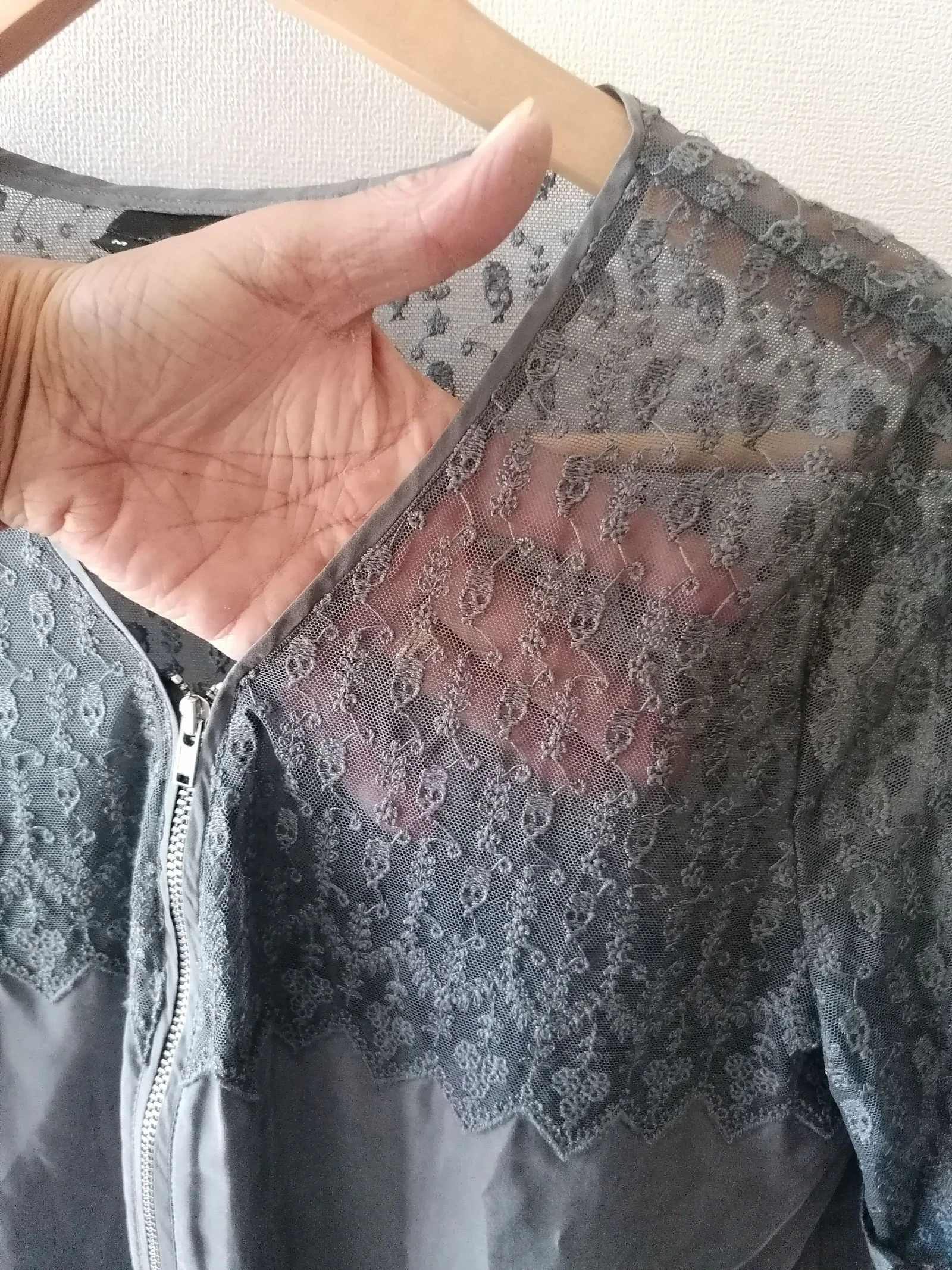 Blusa de manga curta com renda de poliéster, em seda, The Kooples tamanho 38 – photo 4